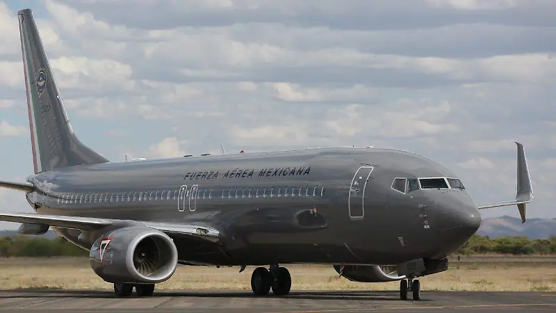 Avión-de-la-Fuerza-Aerea-Mexicana-del-Ejército-Mexicano-arriba-a-la-ciudad-de-Durango  